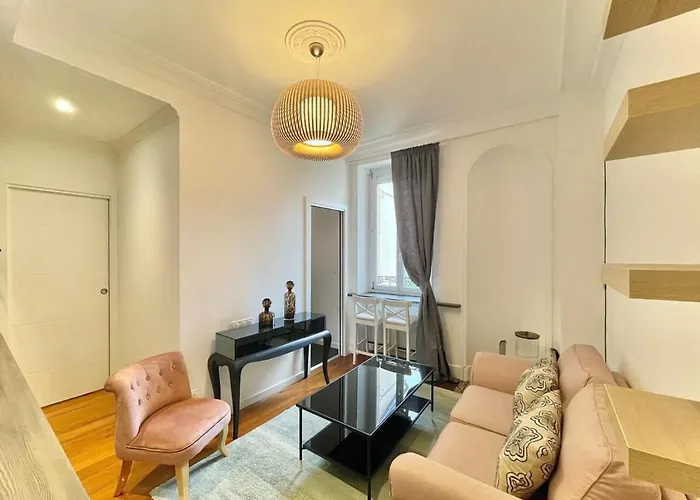 Le Nid De Papillons Cosy, Climatise, Centre, Republique アパート *